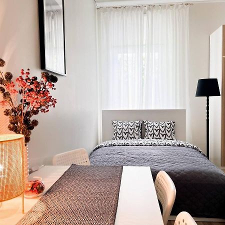 Bright Spacious Apartment In Riga With Free Parking Kültér fotó