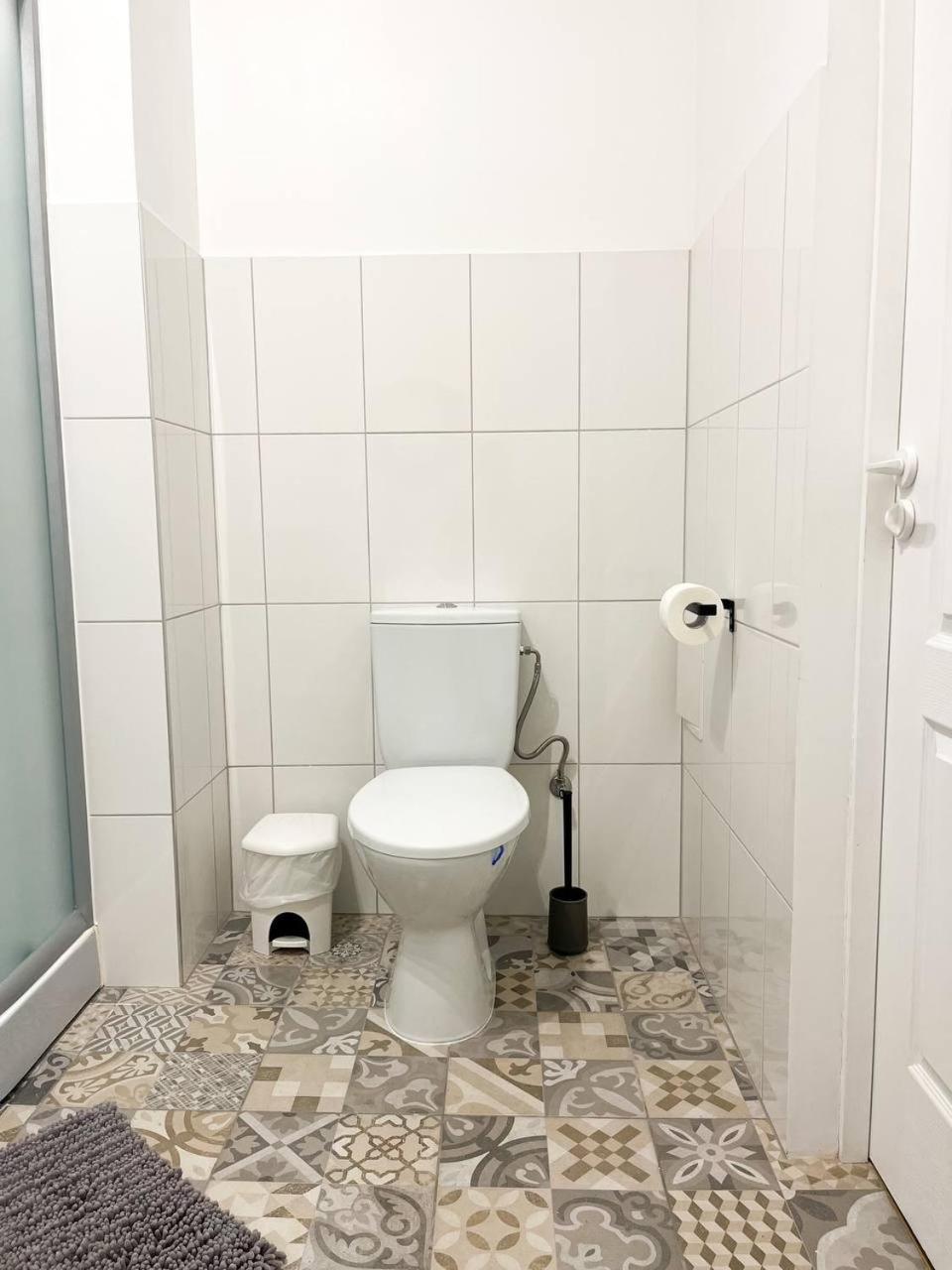Bright Spacious Apartment In Riga With Free Parking Szoba fotó